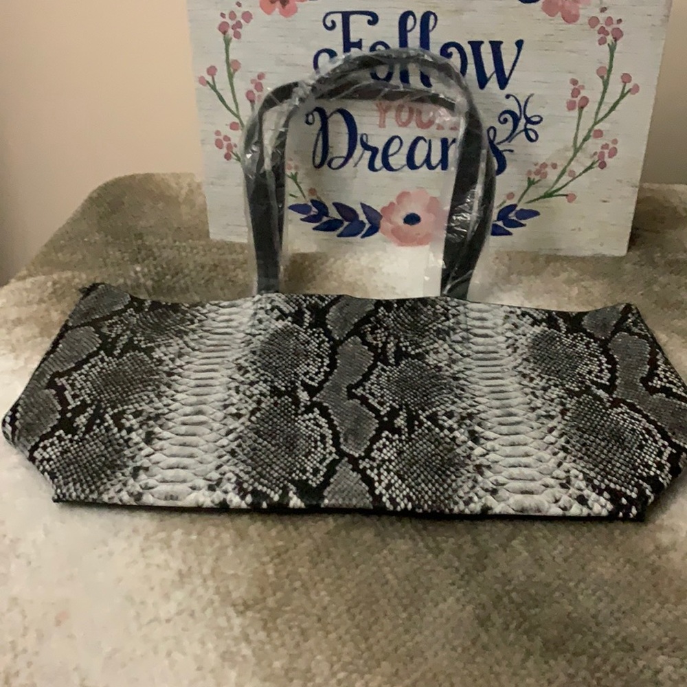 NWOT Summer and Rose textured large tote